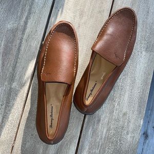 Tommy Bahama Leather loafers NWOT